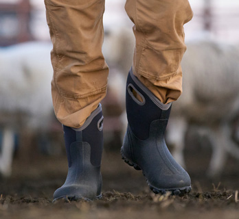 Shop the BOGS Classic Ultra Mid Farm Men's Boots Ideal for Grass and Mud in Black.